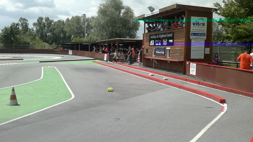 Fahrerstand und Boxeneinfahrt